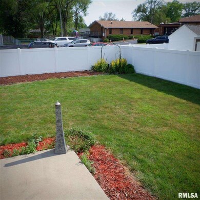 6008 W Charleston Ct, Peoria, IL 61607 - photo 7