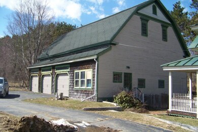 Barn/Garage 4 stalls, tack room, ...