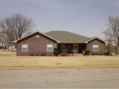 107 Elmwood Cir, Elk City, OK 73644 - photo 3
