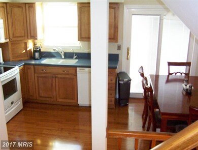 15275 Valley Stream Dr, Woodbridge, VA 22191 - photo 3