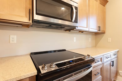 660 Elm St-20