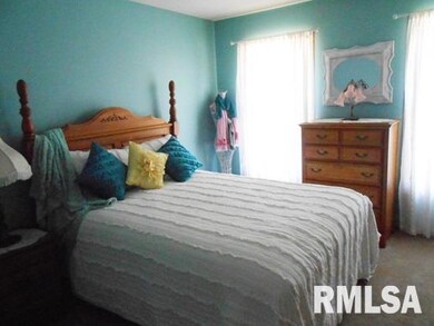 3213 Fieldcrest Dr, Davenport, IA 52806 - photo 7