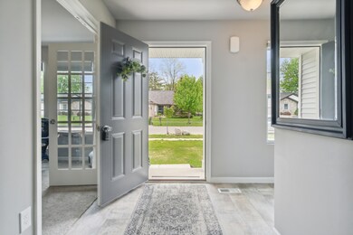 911 Village Dr, Davison, MI 48423 - photo 3