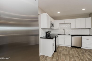 005-photo-kitchen-11684458