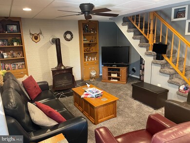 932 Redwood Dr, Waynesboro, PA 17268 - photo 6