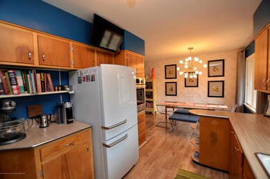 KITCHEN & DINETTE