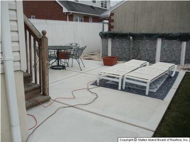 531 N Railroad Ave, Staten Island, NY 10304 - photo 3