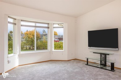 Living Rm w/Bay Window