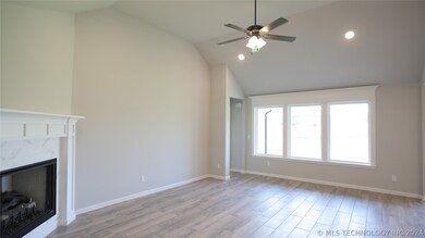 807 E Gary Place, Broken Arrow, OK 74014 - photo 6