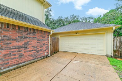 8115 Forest Commons St, Houston, TX 77095 - photo 3