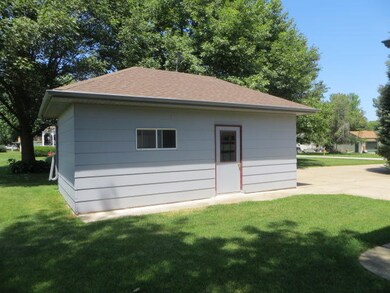 detached 1 car garage