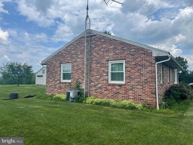 6709 Town Dr, Saint Thomas, PA 17252 - photo 3