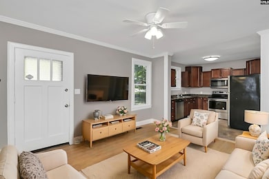 2728 Holt Dr, Columbia, SC 29205 - photo 2