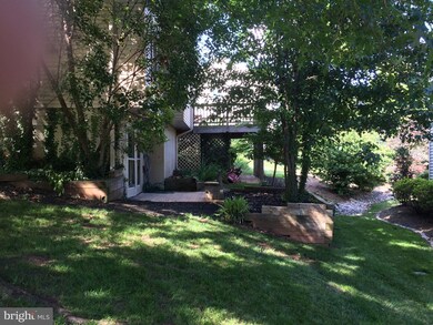 122 Connemara Dr, Sterling, VA 20164 - photo 4