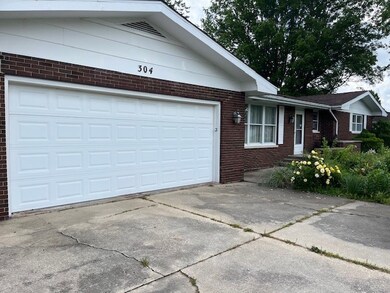 304 W Cedar Ave, Effingham, IL 62401 - photo 3