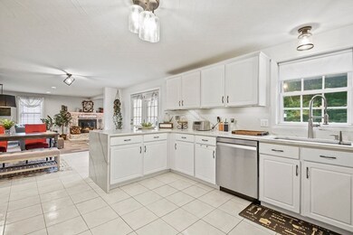 111 Johnny Appleseed Ln, Leominster, MA 01453 - photo 6