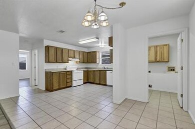 206 Bobbie Ann Ct, Granbury, TX 76049 - photo 3