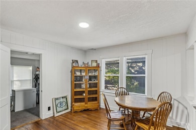 572 S Crescent Ave, Independence, MO 64053 - photo 4