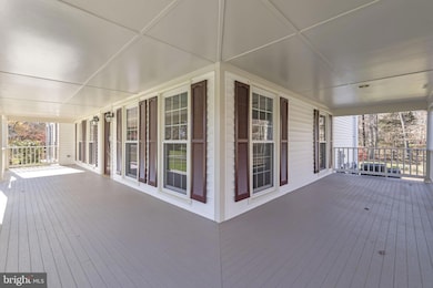 6852 Smithfield Ct, Centreville, VA 20120 - photo 7