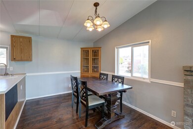 300 Grand Fir Dr, Enumclaw, WA 98022 - photo 2