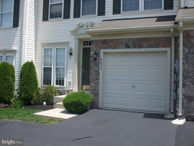 2647 Crabapple Cir, Perkasie, PA 18944 - photo 2