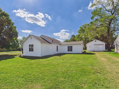 701 Garst St, Cabool, MO 65689 - photo 2