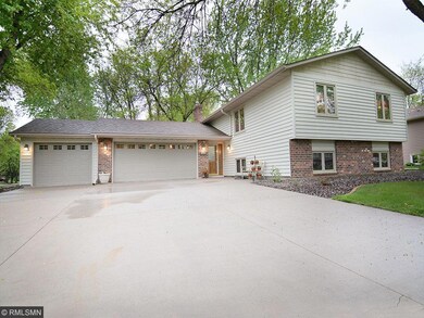 Don't miss this one! Insulated vinyl siding, huge 