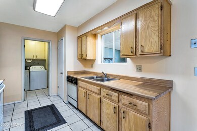 10002 W Caron Dr, Sun City, AZ 85351 - photo 7