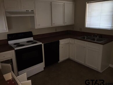 2222 Aberdeen Dr, Tyler, TX 75703 - photo 4