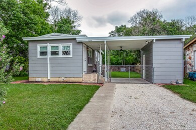 1019 Bartholomae St, Seguin, TX 78155 - photo 2