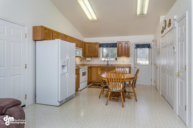 2380 N Little John Way Wasilla-large-007
