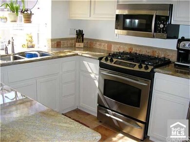 GRANITE COUNTERS IN KITCHEN