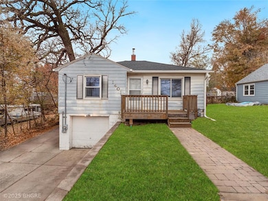 1401 1st St N, Newton, IA 50208 - photo 2