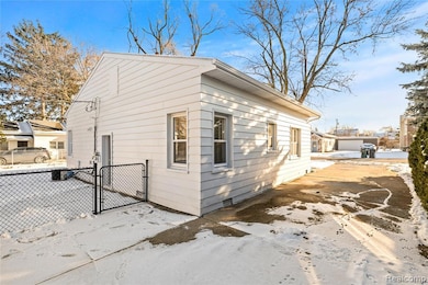 65 Algansee Dr, Troy, MI 48083 - photo 5