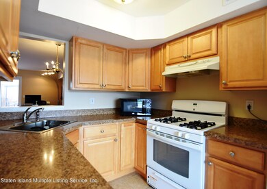 (4) Kitchen