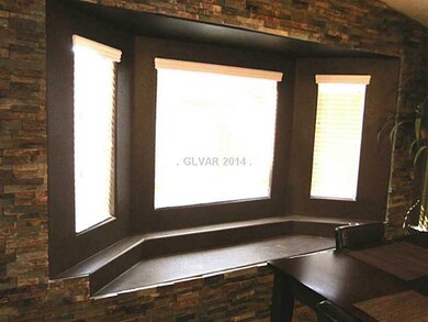 Dining Room. Dining Room With Bay Window & Stonewo