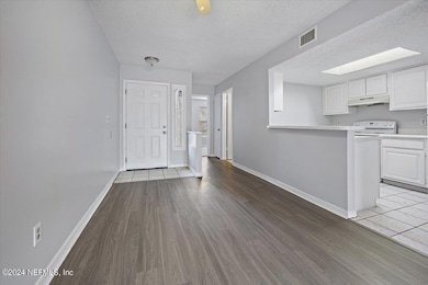 7650 Melissa Ct N, Jacksonville, FL 32210 - photo 2