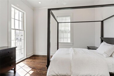 EXRTRA  ROOM DOWNSTARIS -- CAN BE OFFICE/ LIVING R