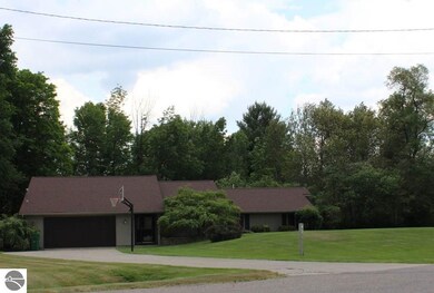 2328 Birchcrest Dr, West Branch, MI 48661 - photo 4