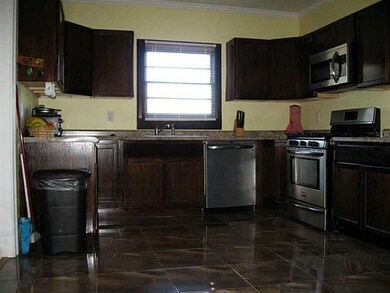 Kitchen. STAINLESS STEEL APPLIANCES
