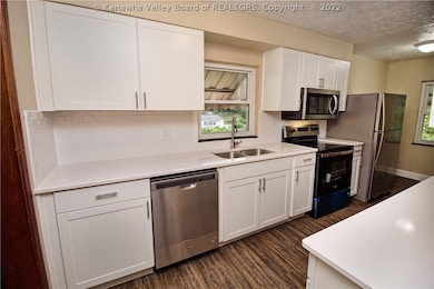 106 Walnut St, Dunbar, WV 25064 - photo 4