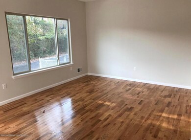 301 Osgood Ave unit 1, Staten Island, NY 10304 - photo 2