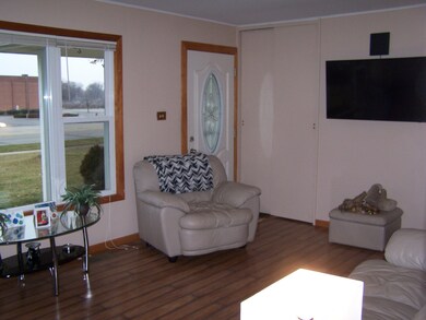 2404 Kirchoff Rd, Rolling Meadows, IL 60008 - photo 5