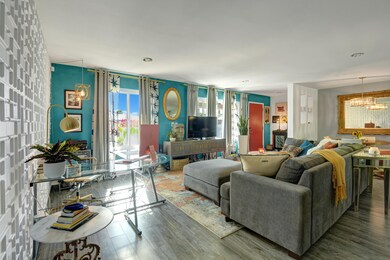 LIVING ROOM REVERSE