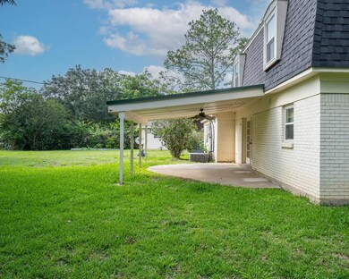 210 San Bernard St, Bay City, TX 77414 - photo 4