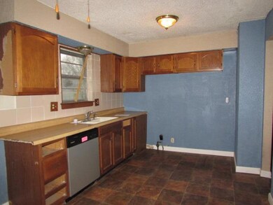 402 S Franklin St, Spring Hill, KS 66083 - photo 3