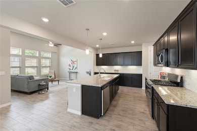 Kitchen with stainless steel appliances, ceiling 