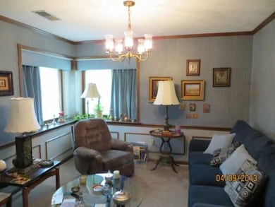 Separate formal dining room