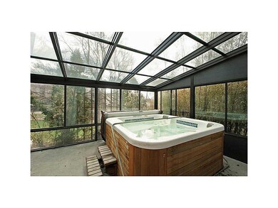 Swimming Pool/Hot Tub/Sauna.