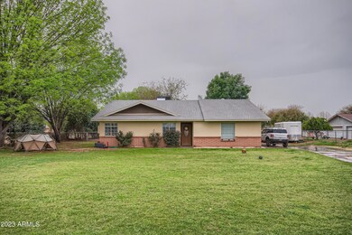 03 Exterior Front